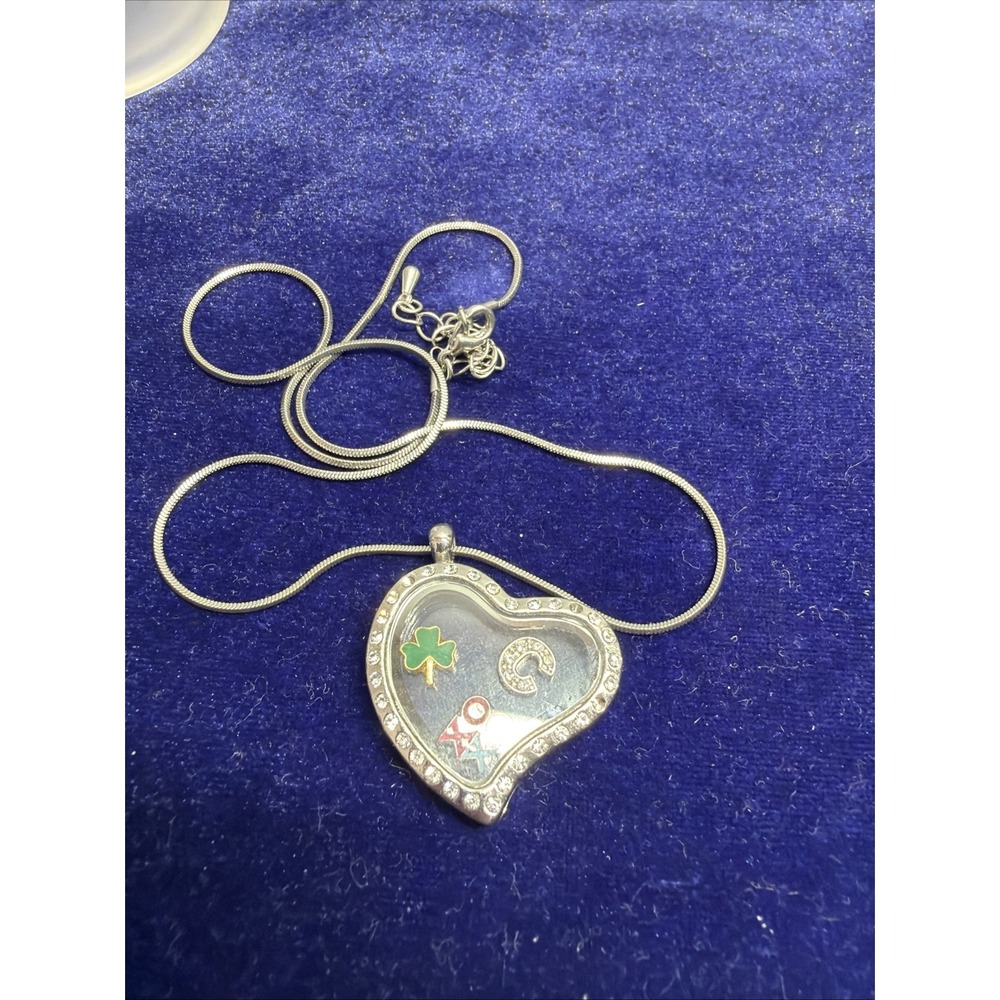 Heart Shape w Crystal,s Silver Tone Floating Charm Glass Locket Necklace 18"
